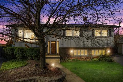 8248 W Lyons St, Niles, IL 60714 photo 2
