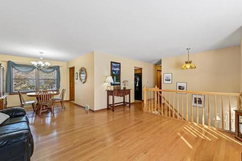 8248 W Lyons St, Niles, IL 60714 photo 4