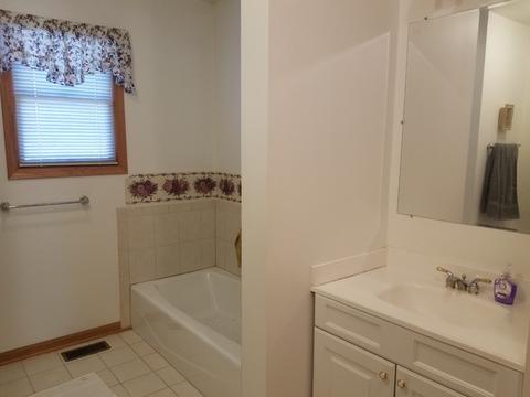 645 Jamison Ln, Hoffman Estates, IL 60169 photo 14