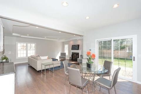 1211 Wincanton Dr, Deerfield, IL 60015 photo 9