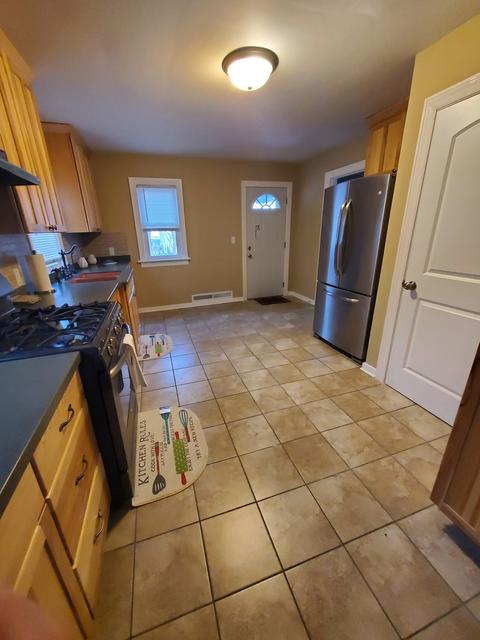 335 Manor Pl, Aurora, IL 60506 photo 2