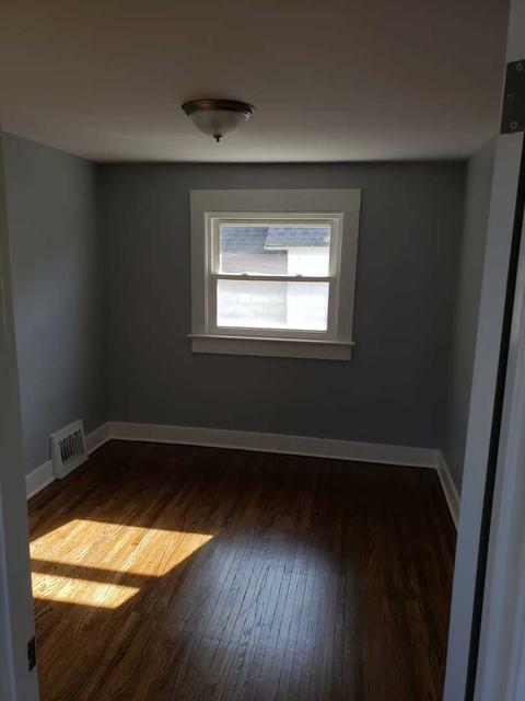 418 Center Ave, Aurora, IL 60505 photo 4
