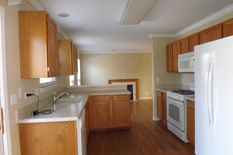1060 Huron Ct, Elgin, IL 60120 photo 4
