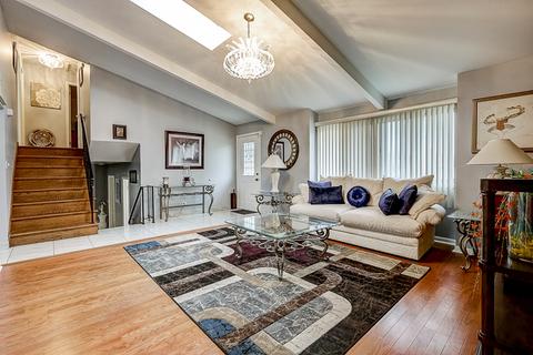 110 S Grant Dr, Addison, IL 60101 photo 4