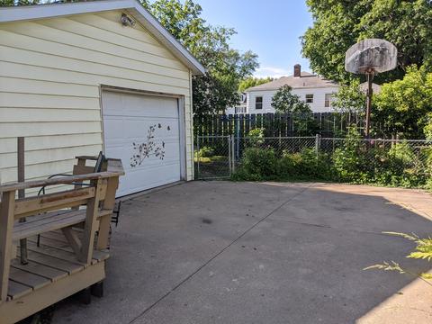 650 W Chestnut St, Freeport, IL 61032 photo 2