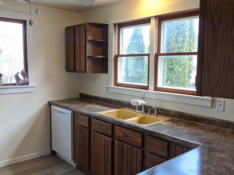 650 W Chestnut St, Freeport, IL 61032 photo 4