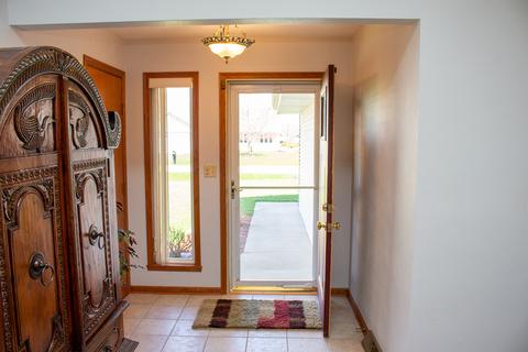 450 Verbena St, Roscoe, IL 61073 photo 2