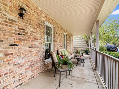 502 Chippewa Dr, Naperville, IL 60563 photo 2