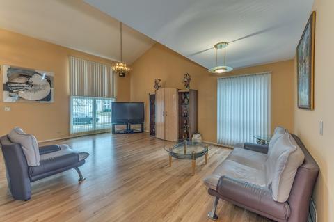 1335 S Paddock Dr, Wheeling, IL 60090 photo 5