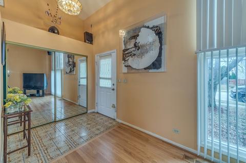 1335 S Paddock Dr, Wheeling, IL 60090 photo 3