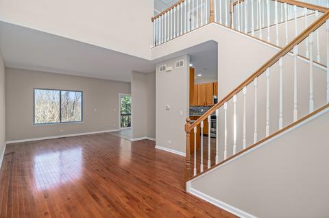 449 Jamestown Ct, Aurora, IL 60502 photo 2