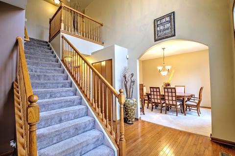340 Sutton Ct, Sugar Grove, IL 60554 photo 3