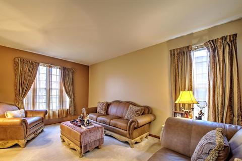 340 Sutton Ct, Sugar Grove, IL 60554 photo 4