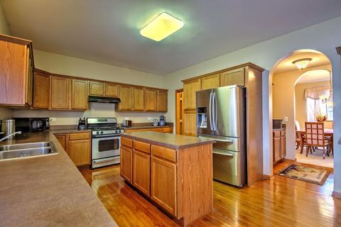 340 Sutton Ct, Sugar Grove, IL 60554 photo 8
