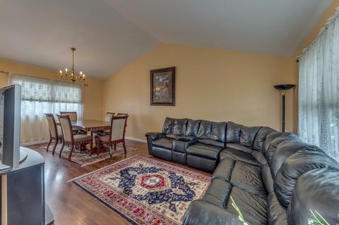 1401 Knoll Dr, Naperville, IL 60565 photo 4