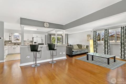 555 Aberdeen St, Hoffman Estates, IL 60169 photo 5