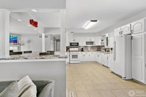 555 Aberdeen St, Hoffman Estates, IL 60169 photo 11