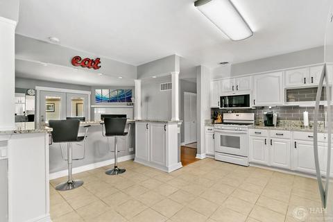 555 Aberdeen St, Hoffman Estates, IL 60169 photo 12