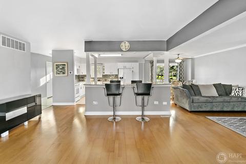 555 Aberdeen St, Hoffman Estates, IL 60169 photo 4