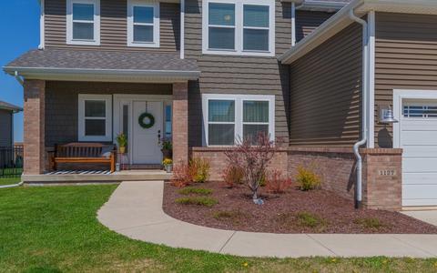 1127 Willow Creek Dr, Bloomington, IL 61705 photo 2