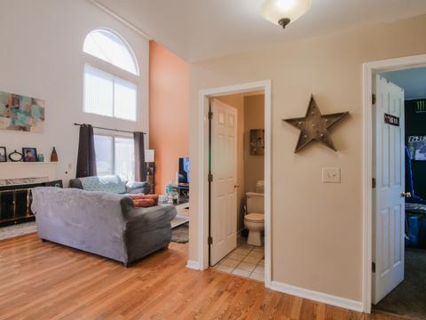 5948 Delaware Ave, Gurnee, IL 60031 photo 2