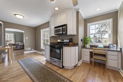 27 E Maple St, Lombard, IL 60148 photo 4