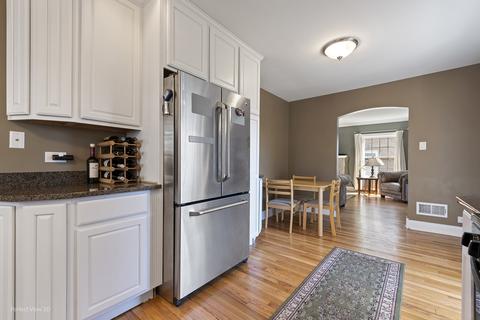 27 E Maple St, Lombard, IL 60148 photo 5