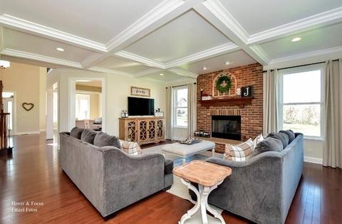 356 Shadow Hill Dr, Elgin, IL 60124 photo 2