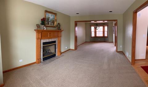 2965 Marshfield Dr, Elgin, IL 60124 photo 2