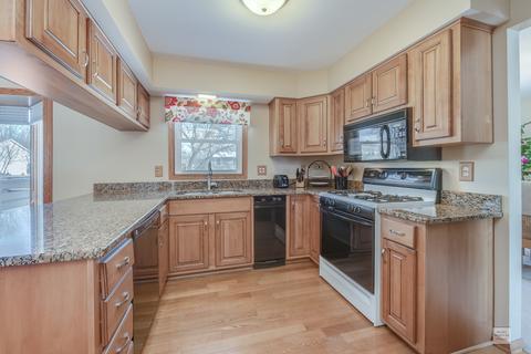 1061 Grenada Dr, Aurora, IL 60506 photo 3