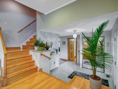 1110 Concord Ln, Hoffman Estates, IL 60192 photo 4