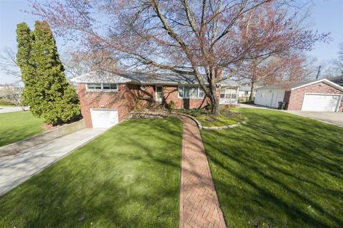17 Walker Dr, Bloomington, IL 61701 photo 1