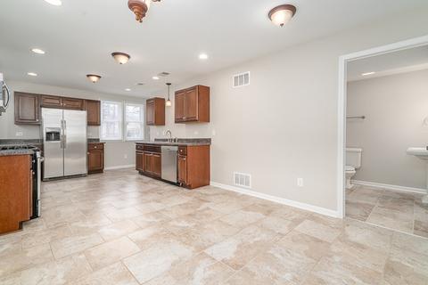 413 White Ave, Joliet, IL 60433 photo 9