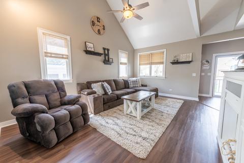 210 S Randall Rd, Aurora, IL 60506 photo 9