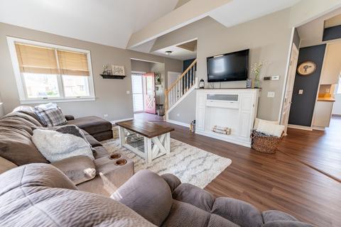 210 S Randall Rd, Aurora, IL 60506 photo 8