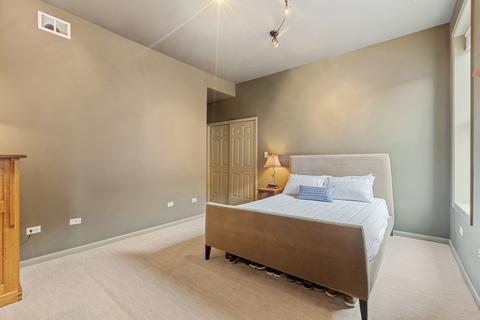 844 W Grace St #2, Chicago, IL 60613 photo 25
