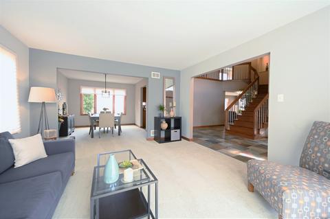 1520 Creekside Dr, Hoffman Estates, IL 60169 photo 7