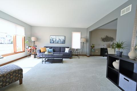 1520 Creekside Dr, Hoffman Estates, IL 60169 photo 6