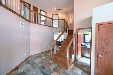 1520 Creekside Dr, Hoffman Estates, IL 60169 photo 4