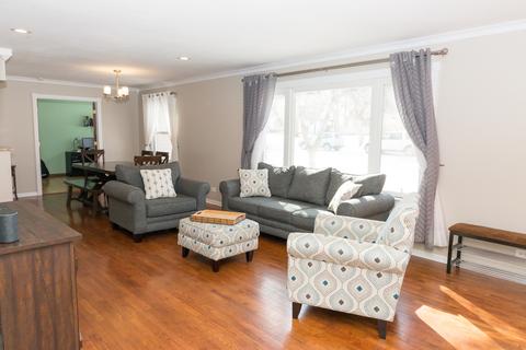 42 E Berkley Ln, Hoffman Estates, IL 60169 photo 3
