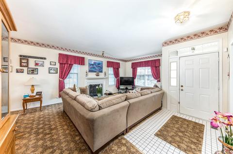 2016 Edinburgh Ln, Aurora, IL 60504 photo 6