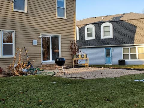 1690 Ivy Ct E, Wheaton, IL 60189 photo 2