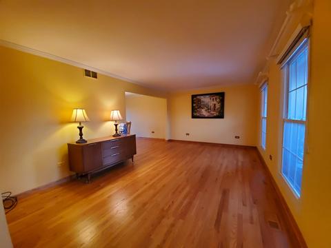 1690 Ivy Ct E, Wheaton, IL 60189 photo 3