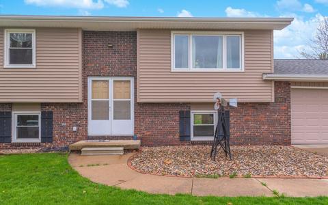 1621 Erin Dr, Normal, IL 61761 photo 2