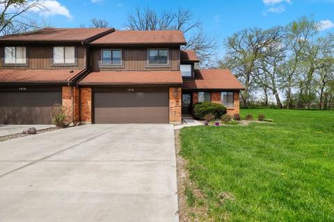 1416 Creekside Ct, Elgin, IL 60123 photo 1
