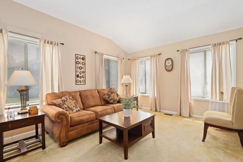 1416 Creekside Ct, Elgin, IL 60123 photo 2