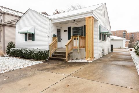 6521 W Ebinger Dr, Niles, IL 60714 photo 1