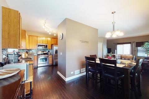 129 Monarch Dr, Streamwood, IL 60107 photo 2