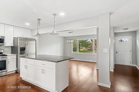 527 Crest Dr, Cary, IL 60013 photo 3