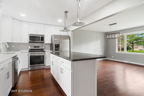 527 Crest Dr, Cary, IL 60013 photo 8